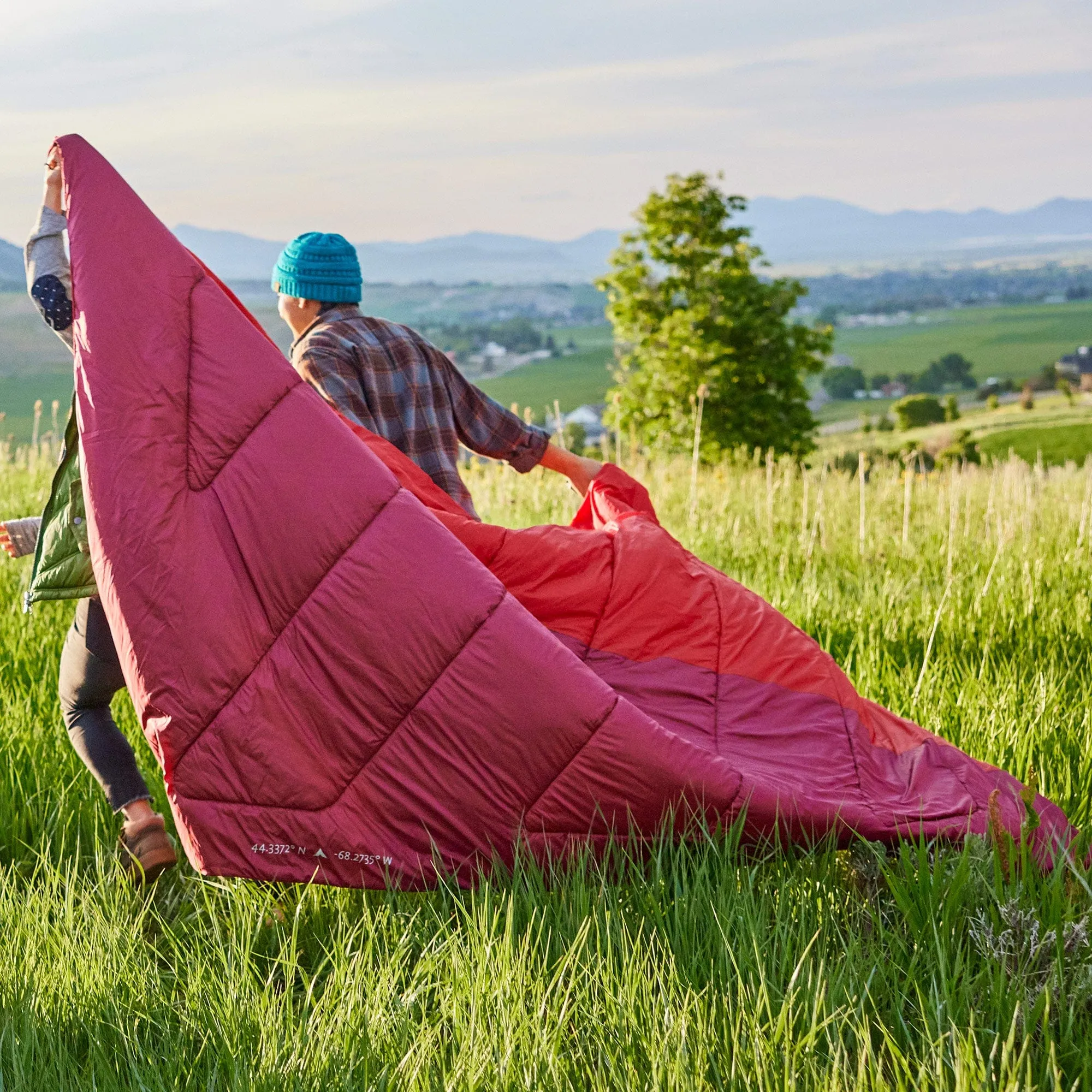 Acadia Mammoth Two-Person Outdoor Camp Blanket