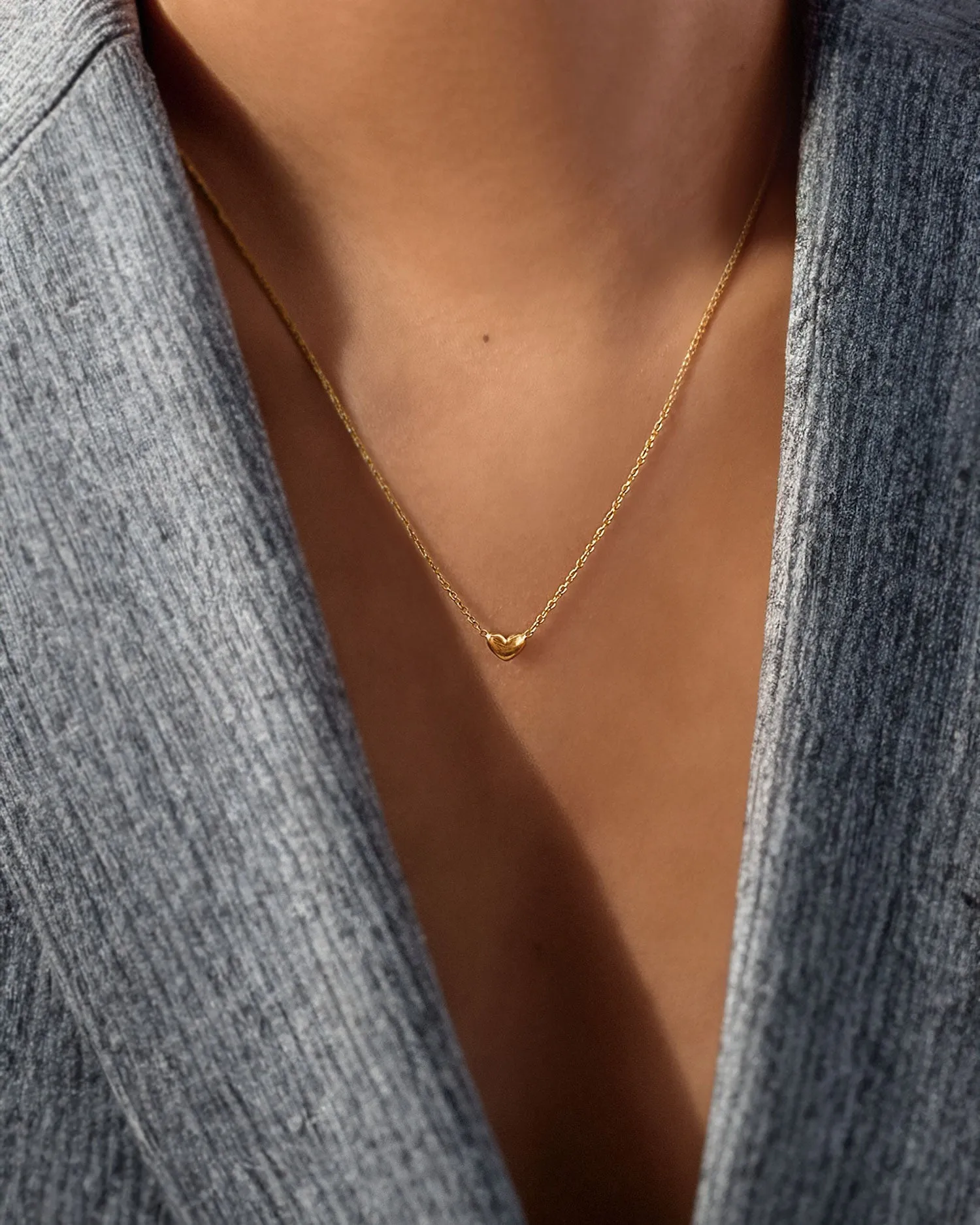 Loving Heart medium single necklace gold