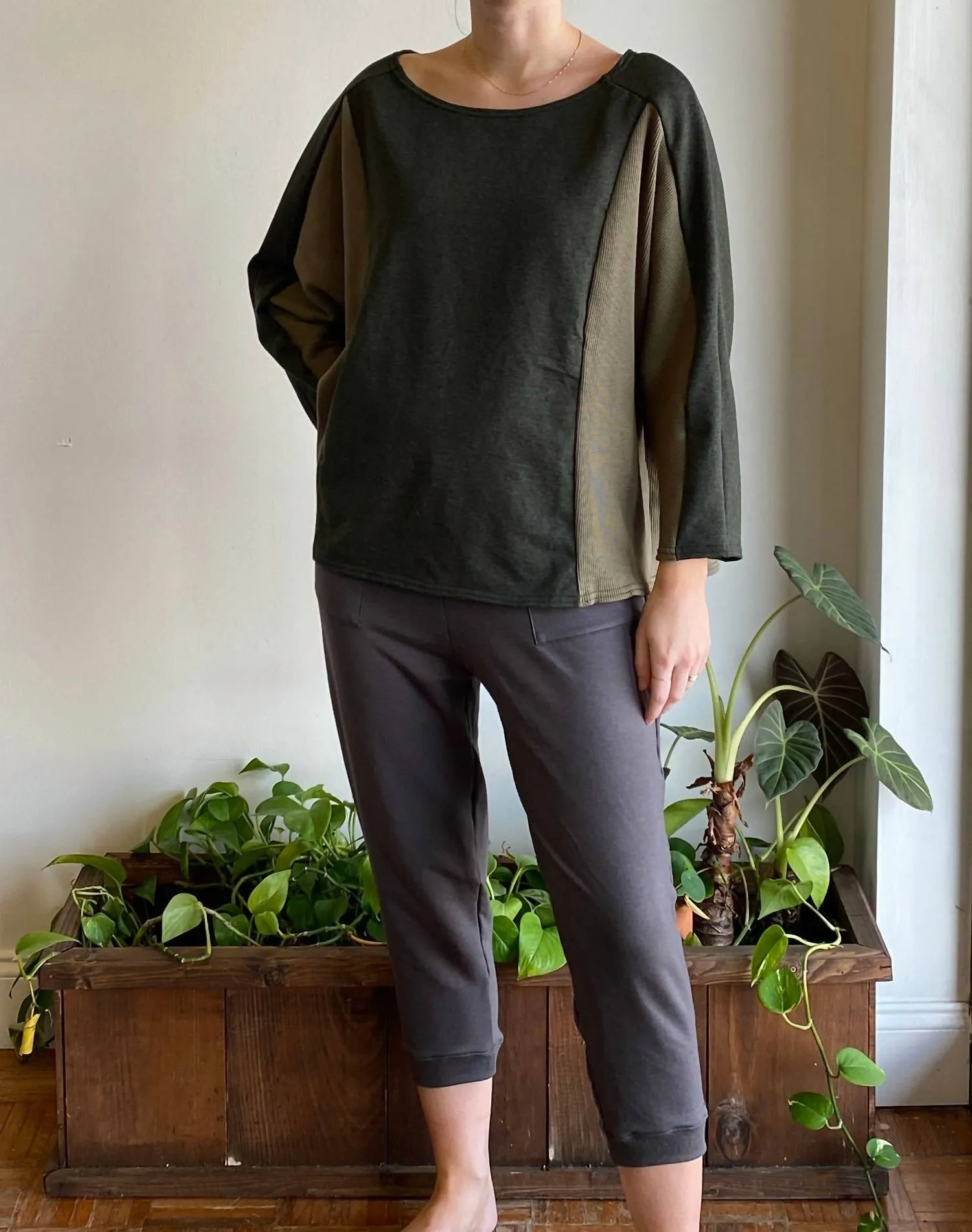 "the Heather" Two-Tone Sweatshirt In Olive/forest